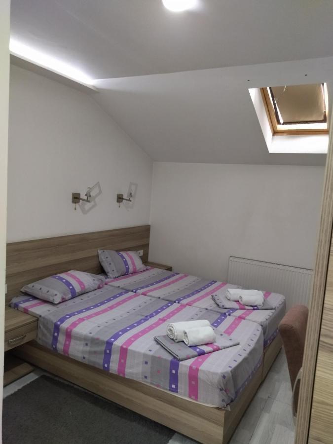 Atina Lux Hostel Лесковац Екстериор снимка