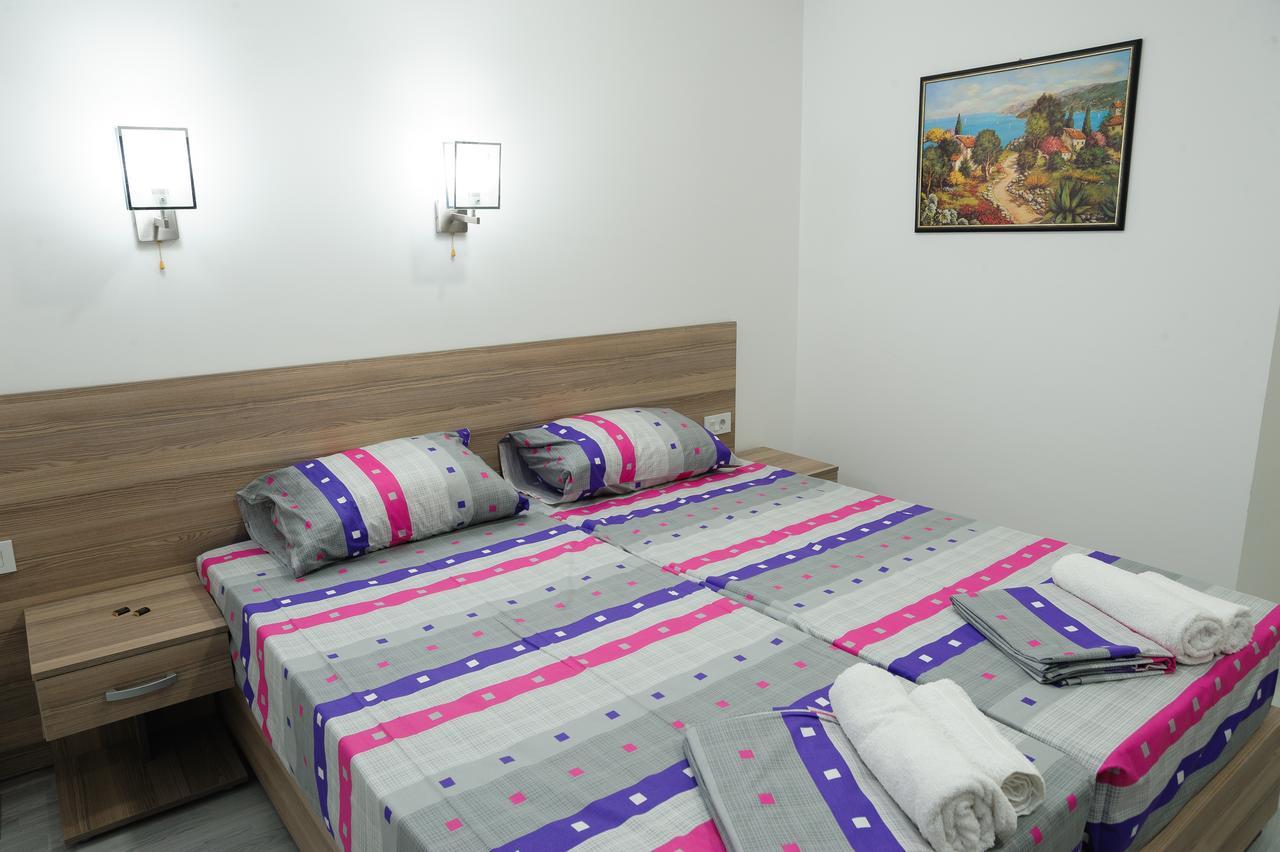 Atina Lux Hostel Лесковац Екстериор снимка