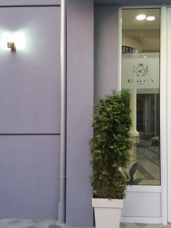 Atina Lux Hostel Лесковац Екстериор снимка