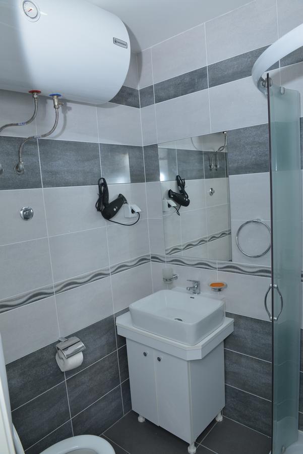 Atina Lux Hostel Лесковац Екстериор снимка