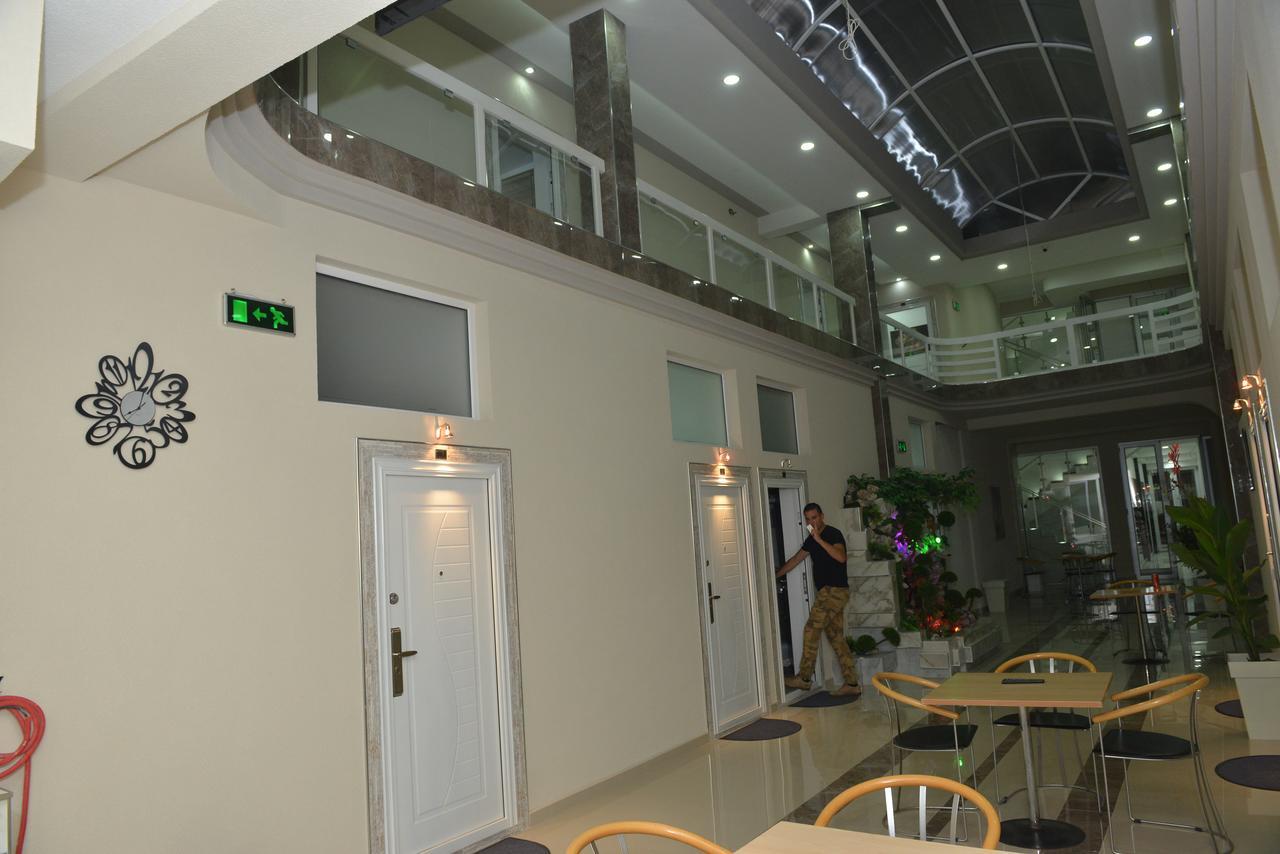 Atina Lux Hostel Лесковац Екстериор снимка