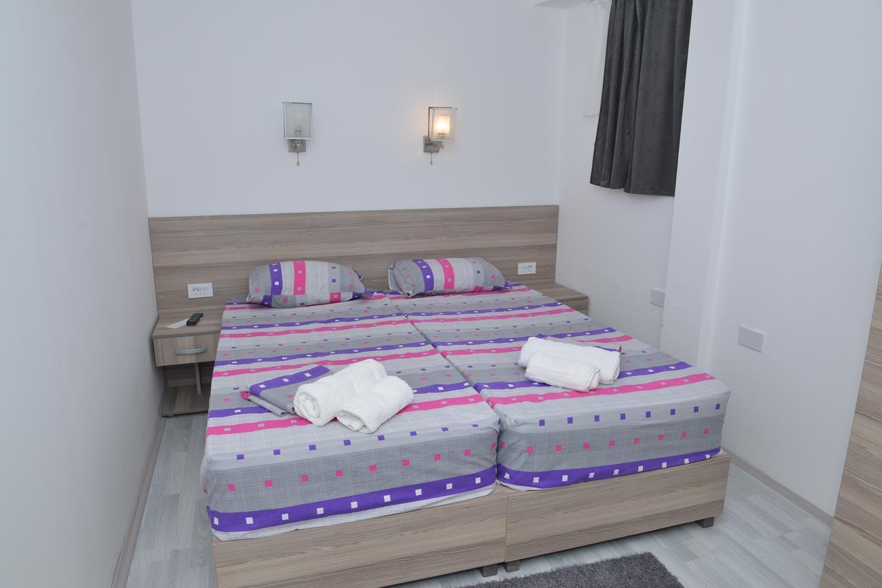 Atina Lux Hostel Лесковац Екстериор снимка