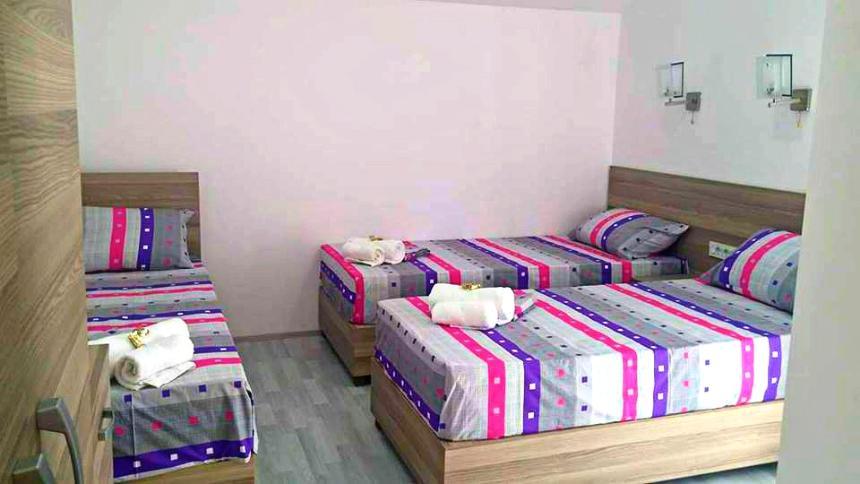 Atina Lux Hostel Лесковац Екстериор снимка