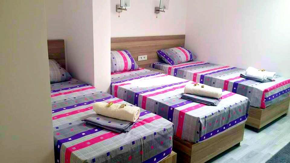 Atina Lux Hostel Лесковац Екстериор снимка